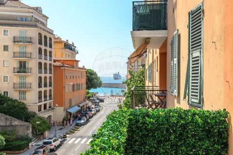 A louer APPARTEMENT DE PRESTIGE T2 36 M2 TERRASSE VUE MER NICE