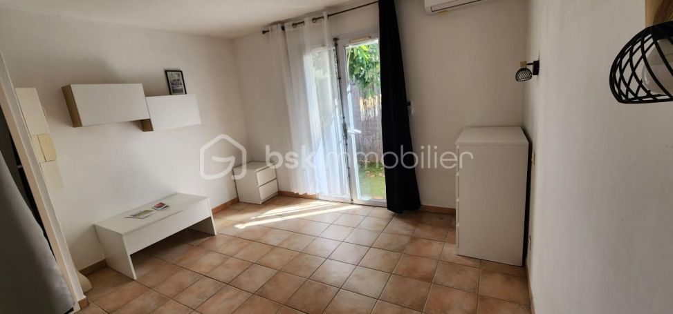 A louer STUDIO  19 M2 TERRASSE BORD DE MER LA LONDE LES MAURES