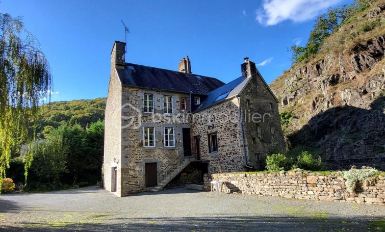 A louer MAISON  DE MAîTRE  VIRE