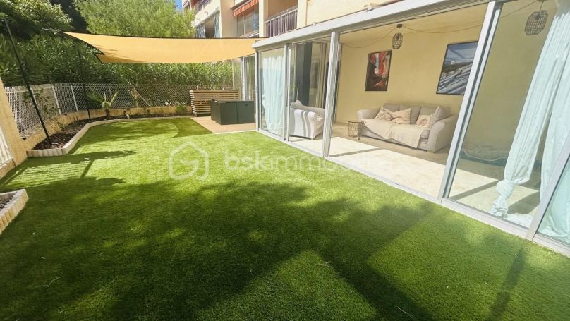 A louer APPARTEMENT T3 61 M2 TERRASSE BORD DE MER SANARY SUR MER