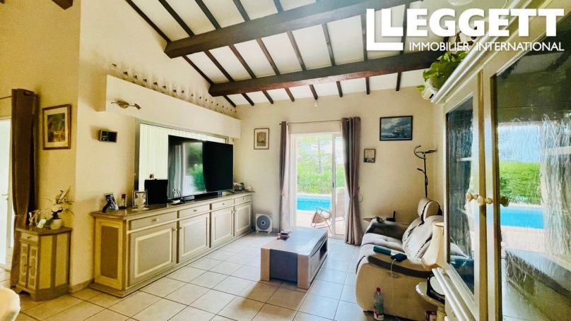 A louer MAISON  7 PIECES 170 M2 BORD DE MER SAINT RAPHAEL