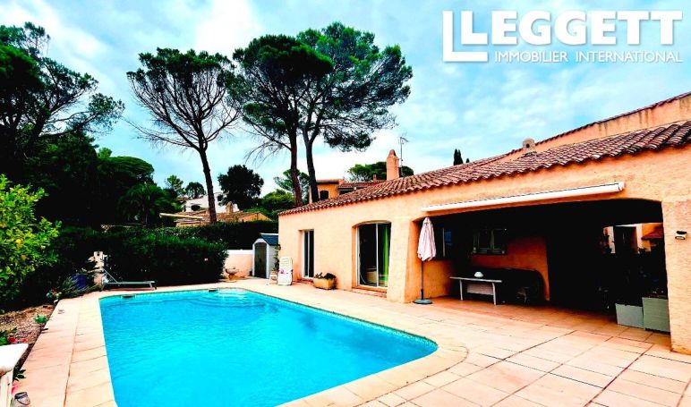 A louer MAISON  7 PIECES 170 M2 BORD DE MER SAINT RAPHAEL