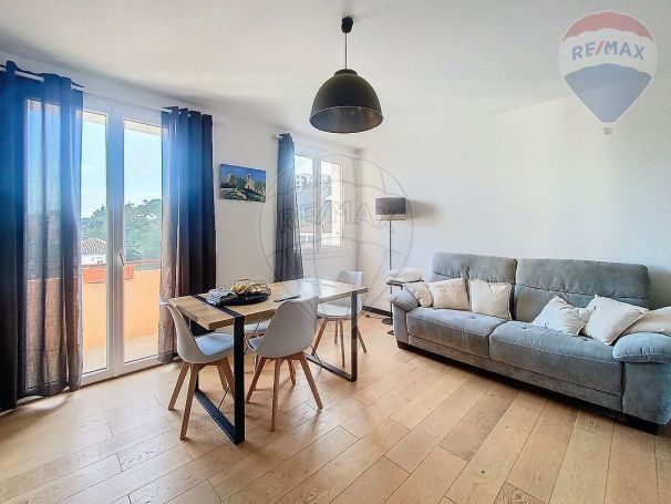 A louer APPARTEMENT T3 67 M2  NIMES