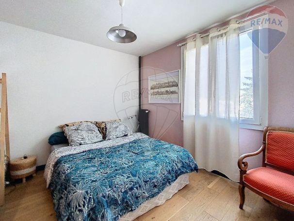 A louer APPARTEMENT T3 67 M2  NIMES