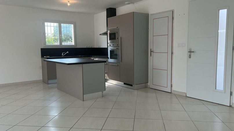 A louer MAISON  4 PIECES 90 M2  VAUVERT