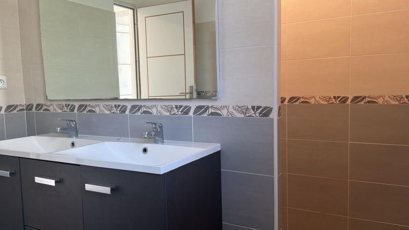 A louer MAISON  4 PIECES 90 M2  VAUVERT