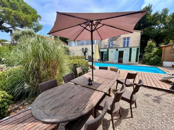 A louer MAISON  6 PIECES 200 M2 PIEDS DANS L'EAU GASSIN