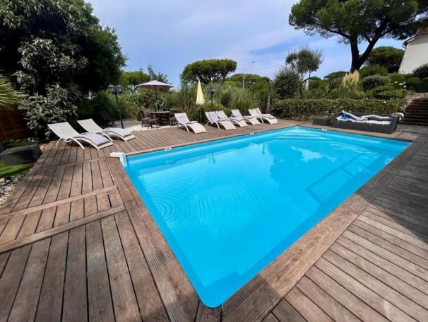 A louer MAISON  6 PIECES 200 M2 PIEDS DANS L'EAU GASSIN