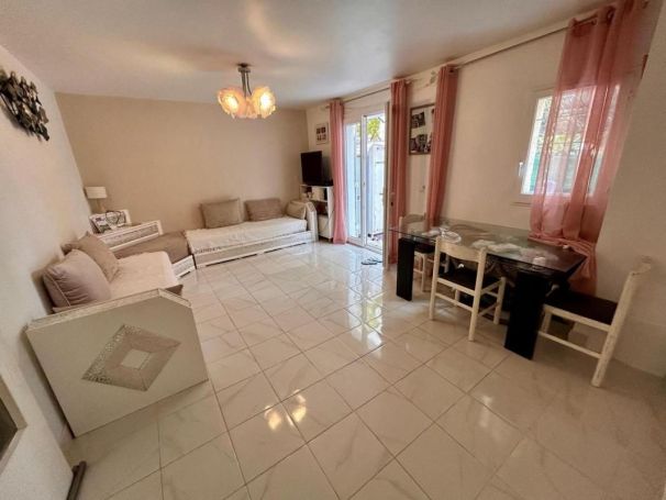 A louer APPARTEMENT T3 65 M2 TERRASSE BORD DE MER COGOLIN