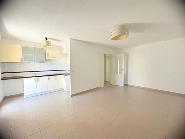A louer APPARTEMENT NEUF T2 43 M2 TERRASSE BORD DE MER CAGNES SUR MER