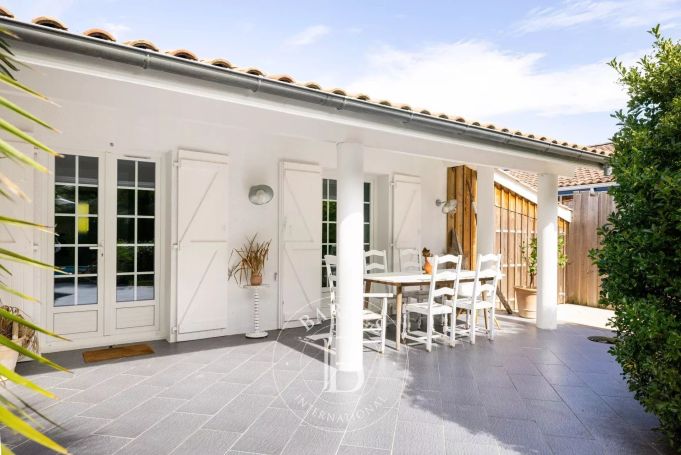 A vendre CHARMANTE MAISON 5 PIECES 130 M² RENOVEE LABENNE