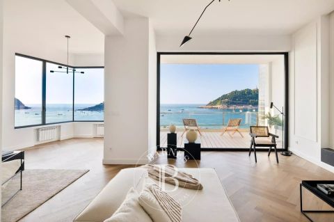 A vendre APPARTEMENT DUPLEX DE PRESTIGE NEUF  330 M2 TERRASSE PIEDS DANS L'EAU SAN SEBASTIáN