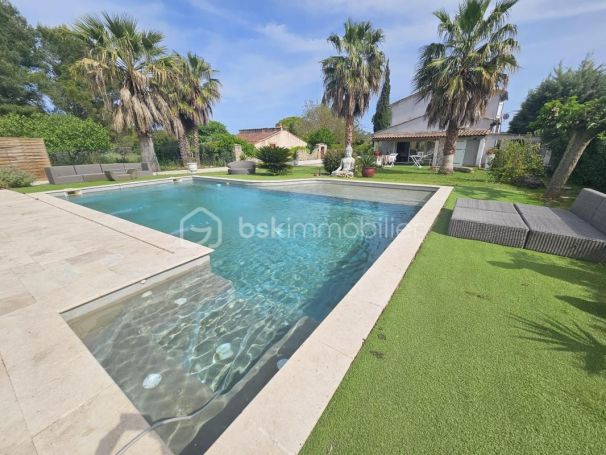 A louer MAISON  8 PIECES 212 M2  LE MUY