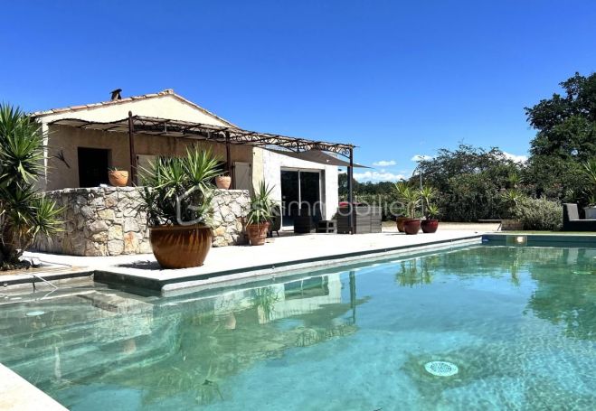 A louer MAISON  8 PIECES 212 M2  LE MUY