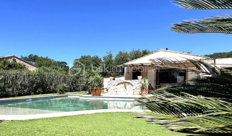 A louer MAISON  8 PIECES 212 M2  LE MUY