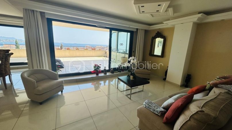 A louer APPARTEMENT DE PRESTIGE T6 161 M2 VUE MER BANDOL