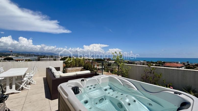 A louer APPARTEMENT T3 104 M2 TERRASSE VUE MER ANTIBES