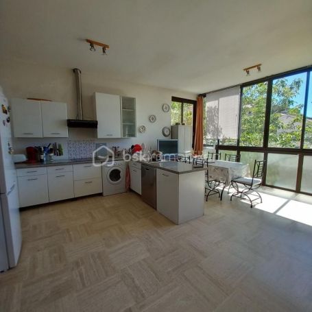 A louer APPARTEMENT T4 141 M2  SOMMIERES