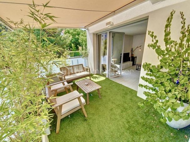 A louer APPARTEMENT T3 57 M2 TERRASSE BORD DE MER SETE