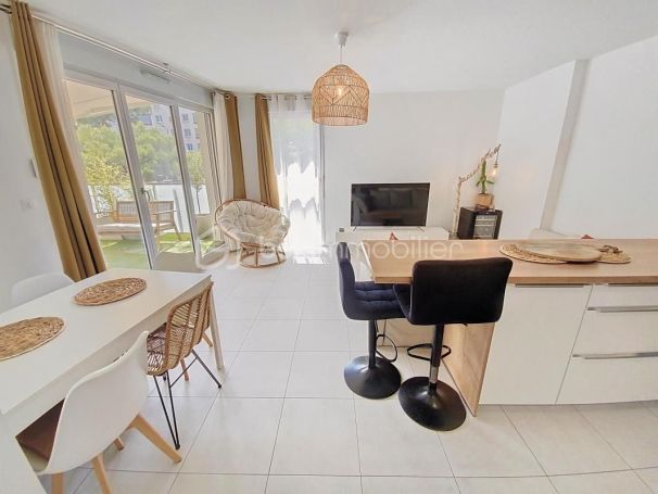 A louer APPARTEMENT T3 57 M2 TERRASSE BORD DE MER SETE