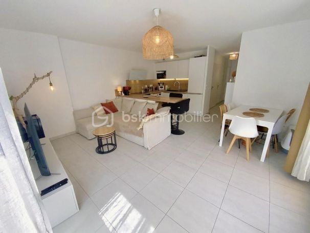 A louer APPARTEMENT T3 57 M2 TERRASSE BORD DE MER SETE