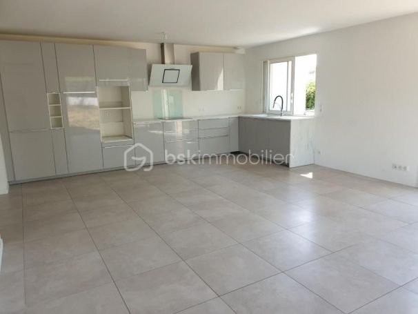 A louer MAISON  5 PIECES 120 M2 BORD DE MER HYERES