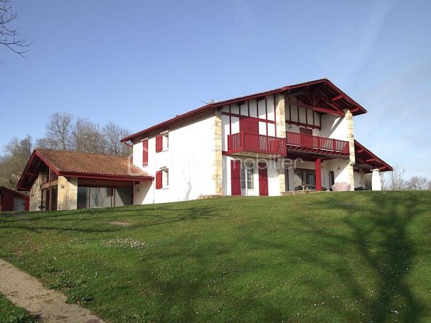 A louer MAISON  DE MAîTRE  SARE