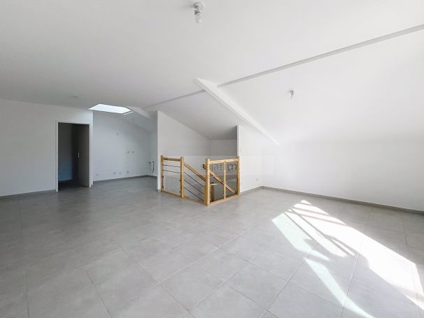 A vendre APPARTEMENT DUPLEX T4 96 M2 BORD DE MER TOULON