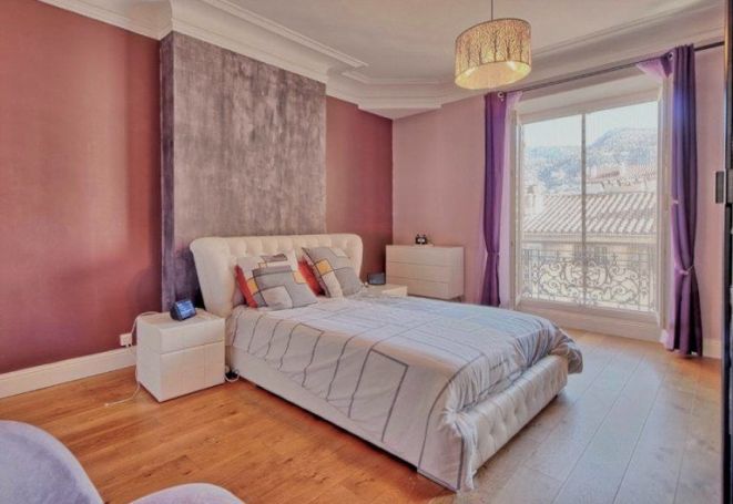 A vendre APPARTEMENT DE PRESTIGE T5 175 M2 BORD DE MER TOULON