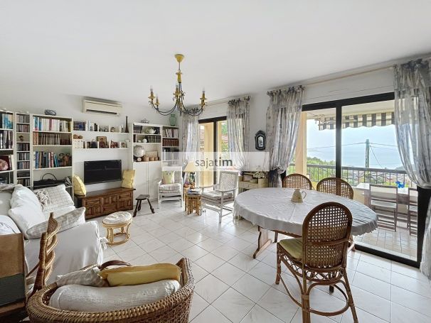 A vendre APPARTEMENT T3 61 M2 TERRASSE VUE MER SIX FOURS LES PLAGES