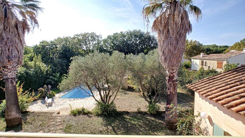 A vendre MAISON  5 PIECES 178 M2 PLAGE à PIED SIX FOURS LES PLAGES