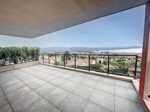 A vendre MAISON  CONTEMPORAINE VUE MER LA CIOTAT