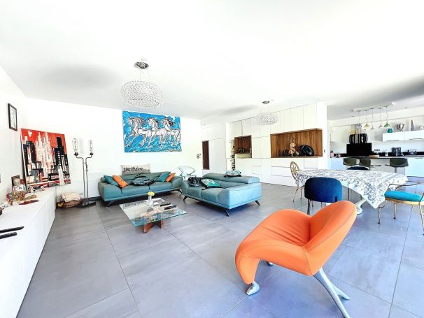 A vendre MAISON  CONTEMPORAINE PLAGE à PIED SANARY SUR MER