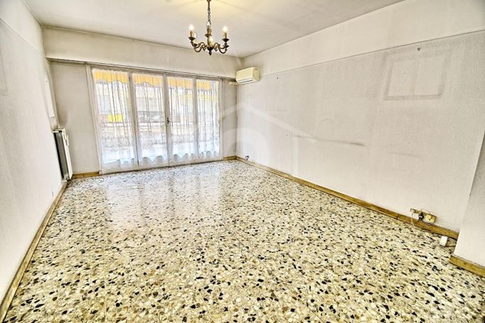 A louer APPARTEMENT T3 71 M2 TERRASSE BORD DE MER ANTIBES