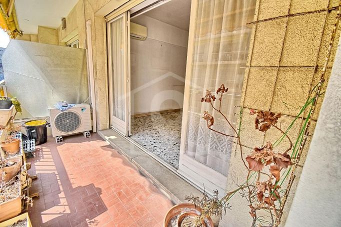 A louer APPARTEMENT T3 71 M2 TERRASSE BORD DE MER ANTIBES