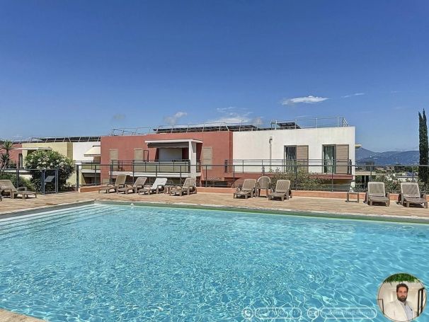 A louer APPARTEMENT DE PRESTIGE T3 63 M2 TERRASSE BORD DE MER NICE