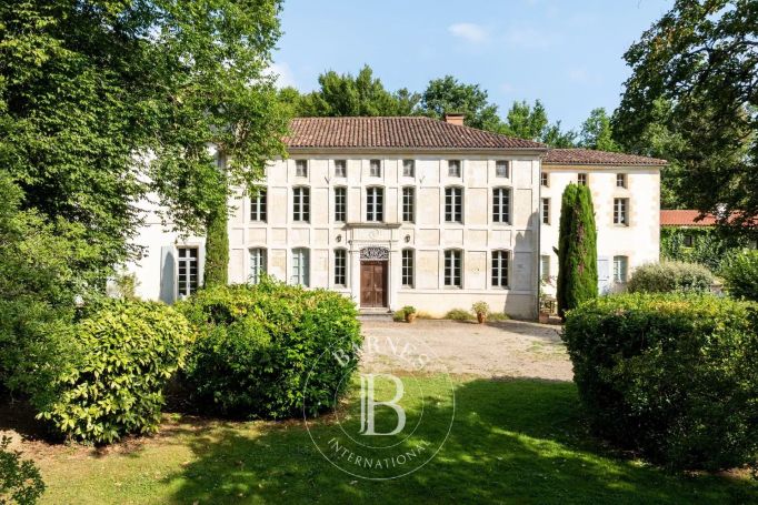 A vendre APPARTEMENT  700 M2  DAX
