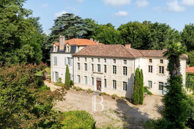 A vendre APPARTEMENT  700 M2  DAX