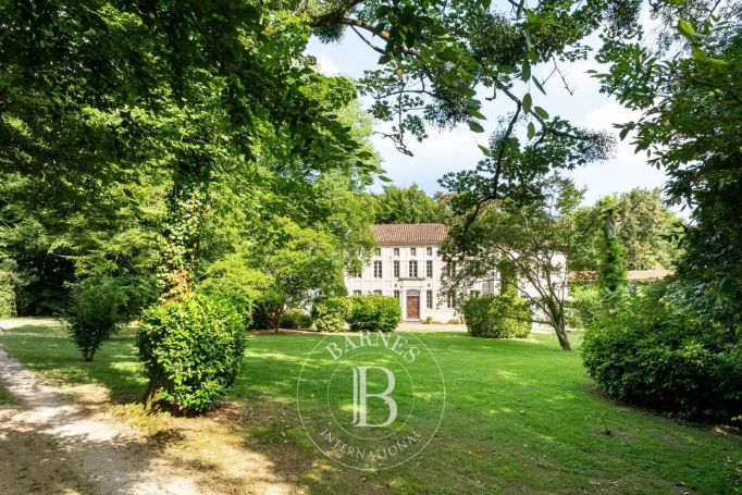 A vendre APPARTEMENT  700 M2  DAX