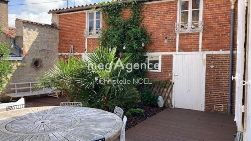 A louer MAISON  DE MAîTRE  LUCON