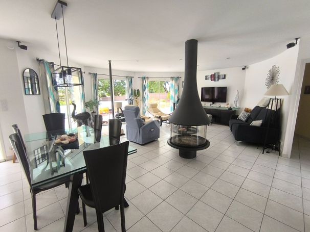 A vendre MAISON  6 PIECES 157 M2 BORD DE MER TALMONT SAINT HILAIRE