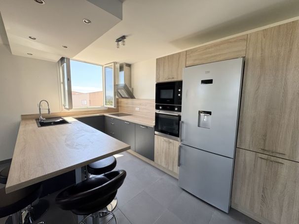 A louer APPARTEMENT T5 100 M2  MARSEILLE 13EME