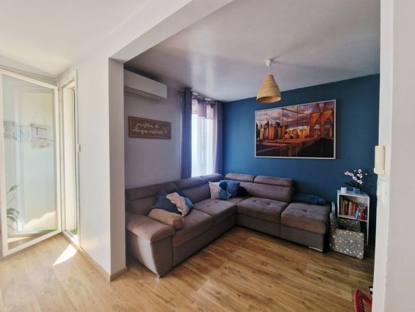 A louer APPARTEMENT T3 69 M2  MARSEILLE 11EME