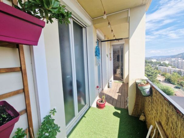 A louer APPARTEMENT T3 69 M2  MARSEILLE 11EME