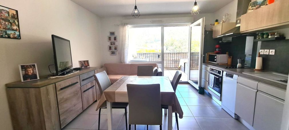 A louer APPARTEMENT T2 37 M2 TERRASSE  CUGES LES PINS