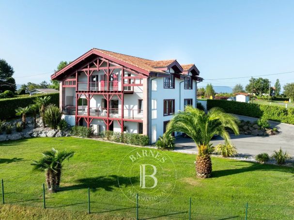 A vendre MAISON  6 PIECES 220 M2  VILLEFRANQUE