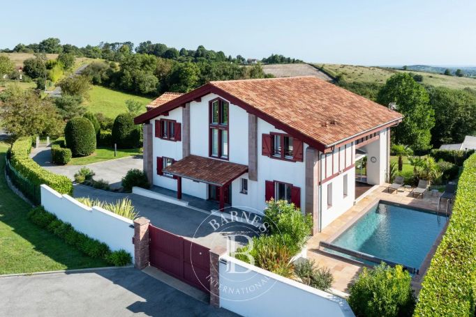 A vendre MAISON  6 PIECES 220 M2  VILLEFRANQUE