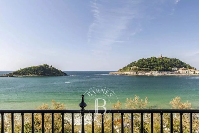 A vendre APPARTEMENT  121 M2 TERRASSE BORD DE MER SAN SEBASTIáN