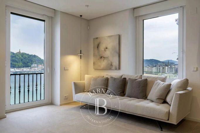 A vendre APPARTEMENT  121 M2 TERRASSE BORD DE MER SAN SEBASTIáN
