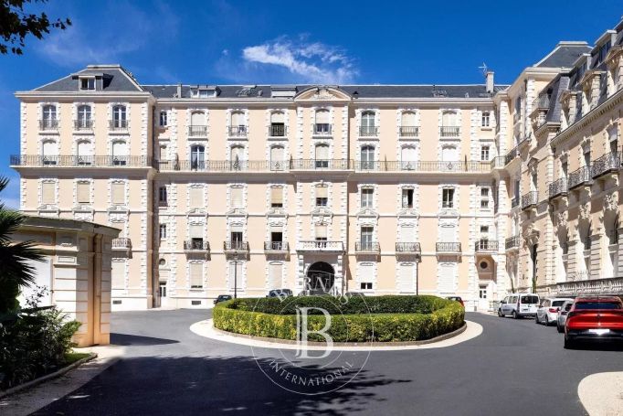 A vendre APPARTEMENT T3 114 M2 VUE MER BIARRITZ